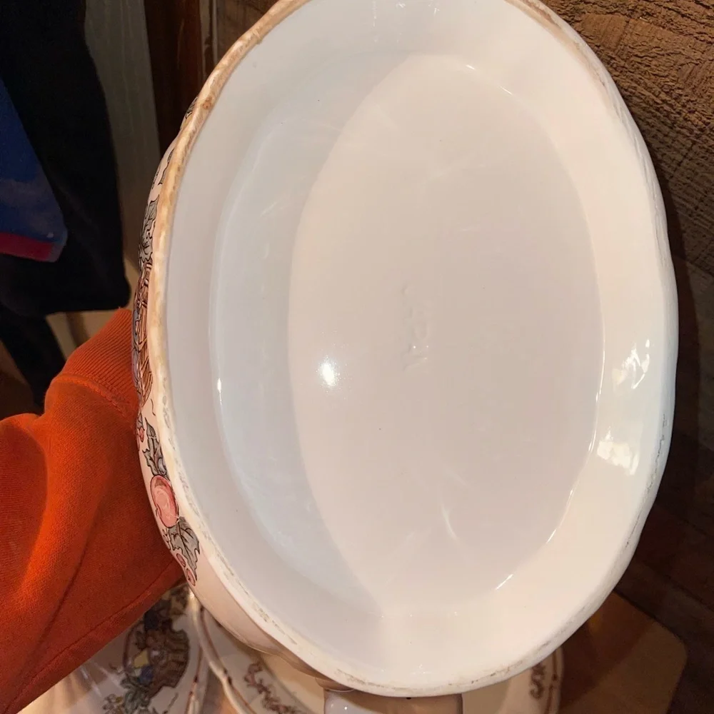 Vintage soup toureen with lid